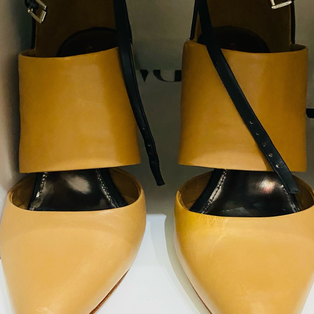 Coach size 9.5 color tan and black - Picture 5 of 5